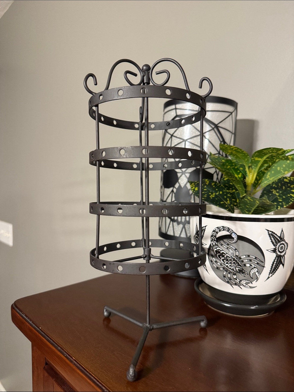 Rotating Jewelry Stand